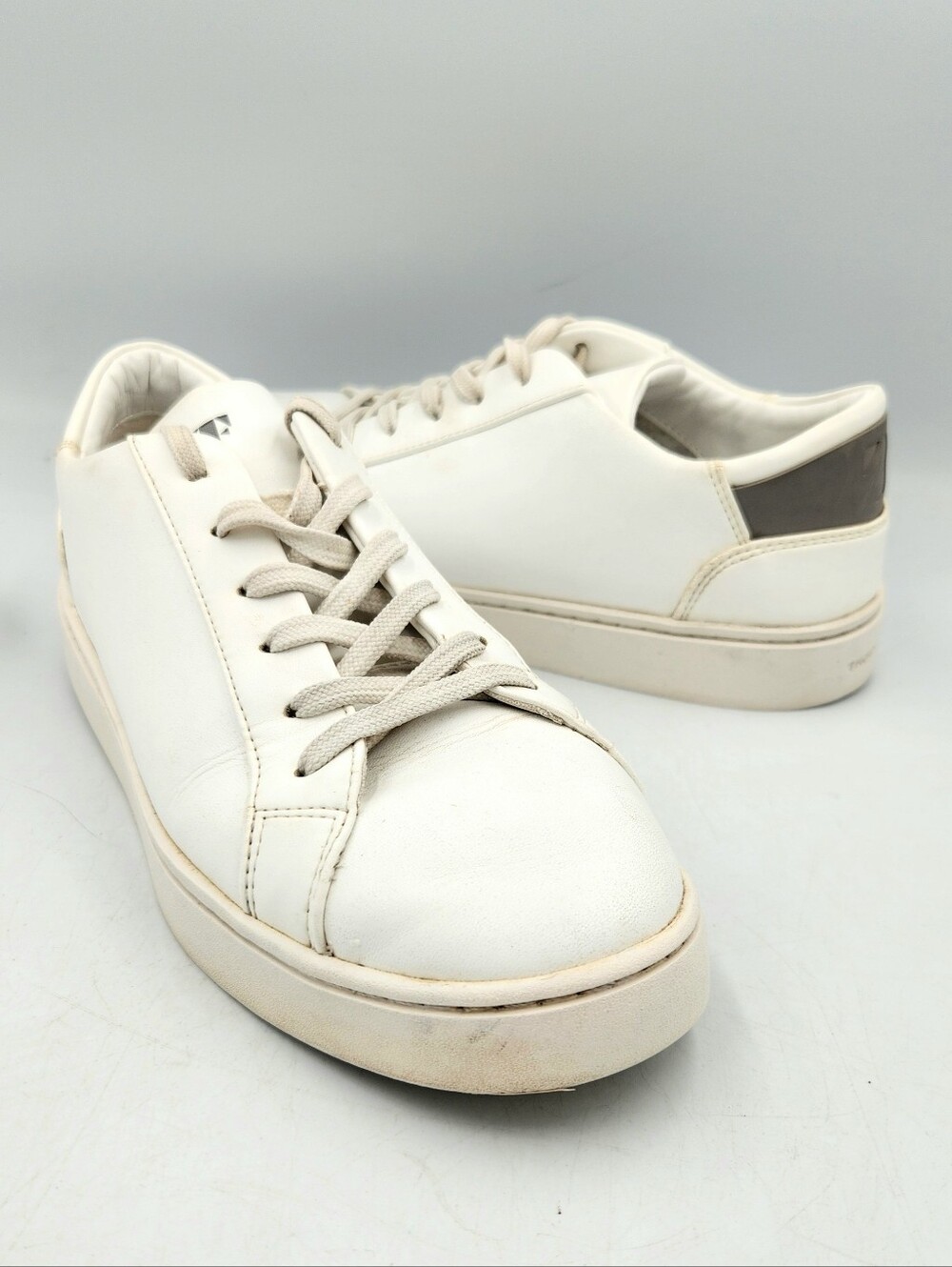 Thousand Fell White Vegan Lace Up Sneaker Womens 9 Low Top Cushioned Classic